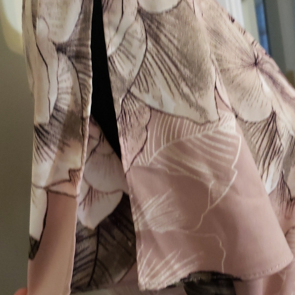Dynamite floral tops - Picture 4 of 6